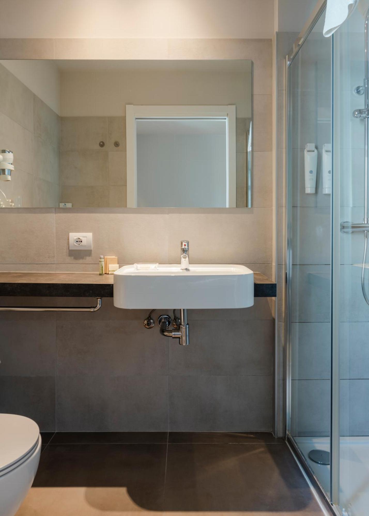 Hotel Monte Baldo E Villa Acquarone Gardone Riviera Room photo
