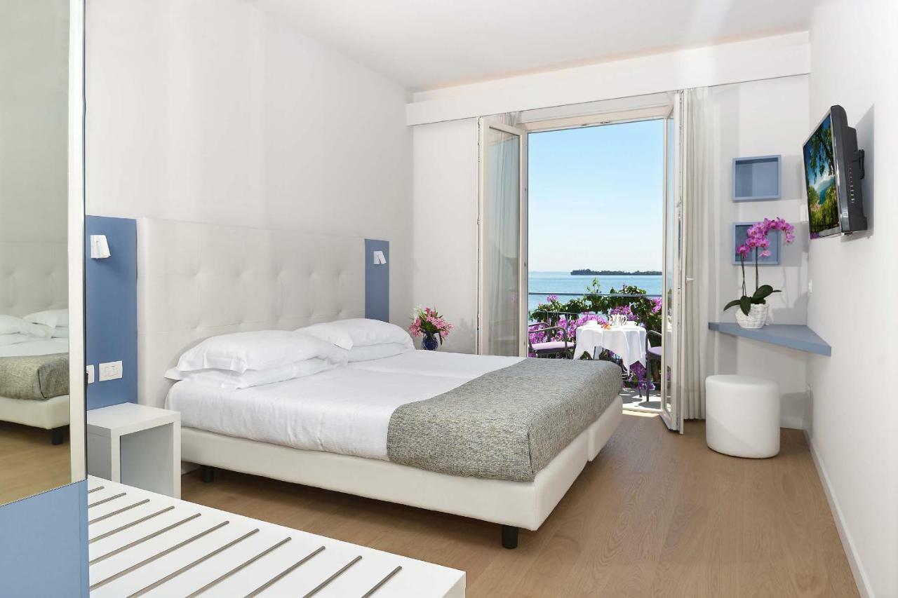 Hotel Monte Baldo E Villa Acquarone Gardone Riviera Exterior photo